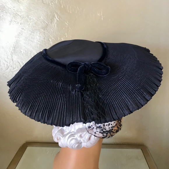 FABULOUS 1950s\' NAVY FABRIC AND VELVET \'CART WHEEL\' HAT WITH MATCHING HALF VEIL main image 12